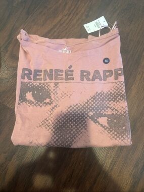 Hollister Off the Shoulder Renée Rapp Graphic Tee - Dusty Rose